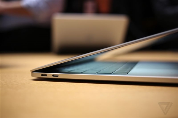 新一代MacBook隐藏特性：四个雷电接口都是全速