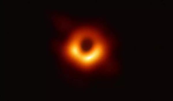 史上第一张黑洞照片公布！拍摄2年 冲洗2年