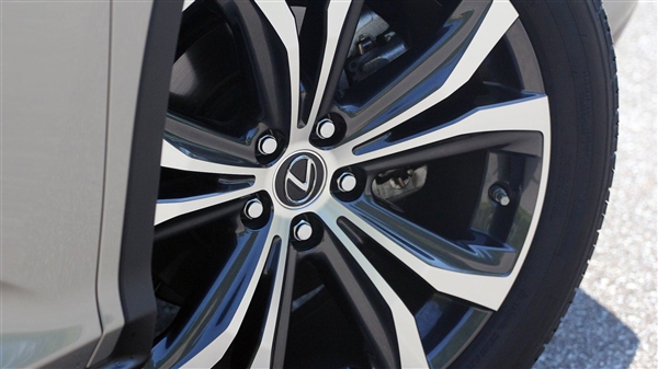 3.5L+V6！雷克萨斯全新7座SUV RX L将于9月上市：也玩加长