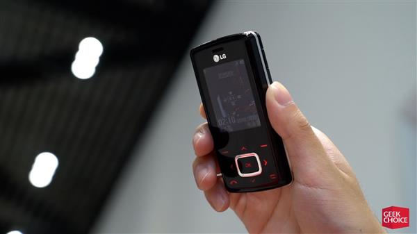 LG“一碰你就脸红”的巧克力手机：13年后依旧让人心动