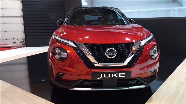 全新一代日产JUKE实车亮相：外观依旧个性十足 搭1.0T三缸发动机