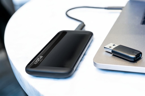 美光英睿达发布首款移动SSD：USB 3.1、最高速度1050MB/s