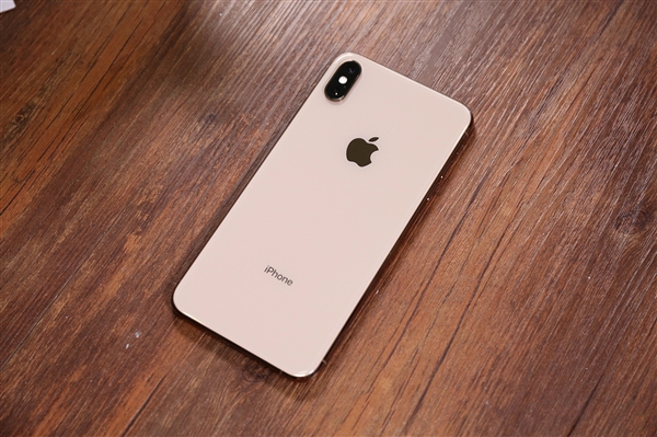 iPhoneXS Max第三方售价低于7千元 引来用户疯抢