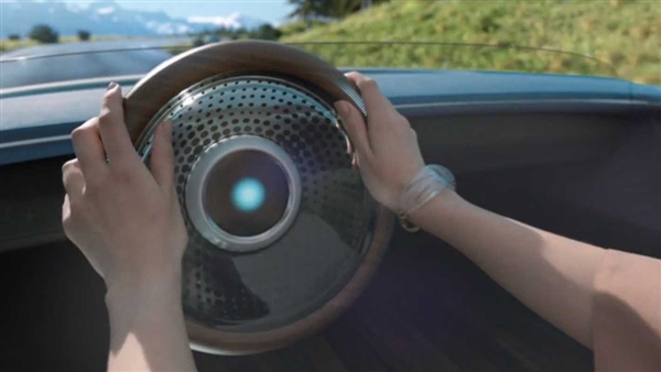 本田新型智能驾驶概念车曝光：轻拍两下方向盘启动、向前推加速