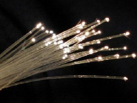 新型光纤每秒传输255TB!无法想象