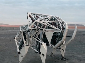 科幻：能操控的机器人来了 人机合一 3.6吨重