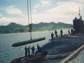 中国潜艇返航途中一级战备 对“敌舰”模拟攻击