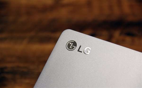 LG折叠屏新专利曝光：手机秒变平板电脑