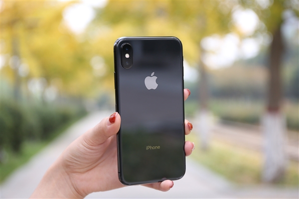 iPhone X美国销量遇冷：运营商狠促销 买一送一