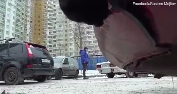 过瘾！解气！看看俄罗斯战斗民族怎么惩治违停车辆