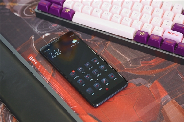 努比亚红魔游戏手机开箱：幻彩RGB灯带颜值赞