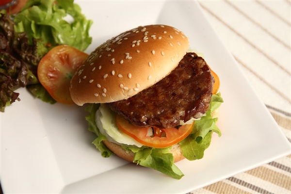 人造肉昆虫肉汉堡风靡美国：味道不可描述