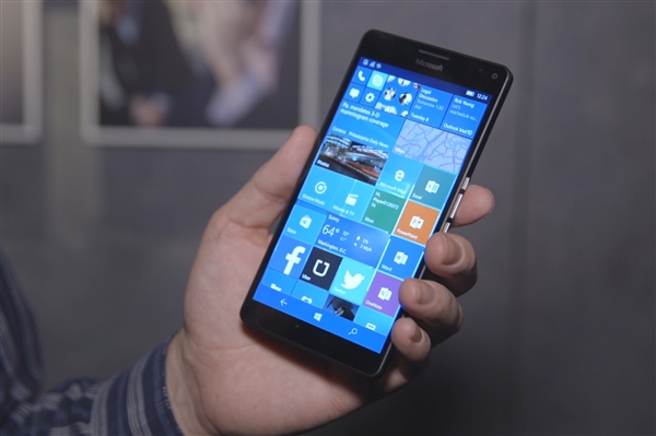 Lumia 950 XL成功启动Windows 10：但有啥用？