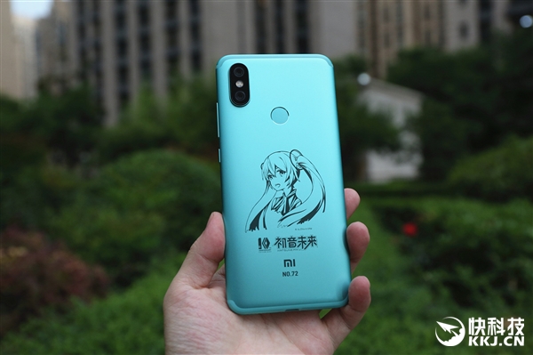 小米6X初音未来限量版开箱图赏：全球唯一编号