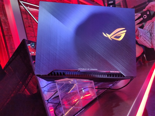 华硕ROG发布魔霸2/枪神2游戏本：超窄边144Hz