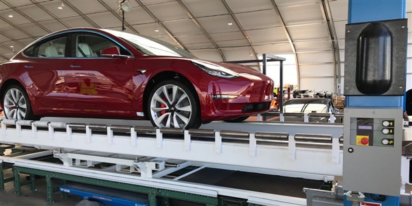 首辆双电机高性能版Model 3下线：7.8万美元起售