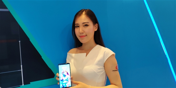 汇威手机现场图赏：全面屏+1.47mm边框