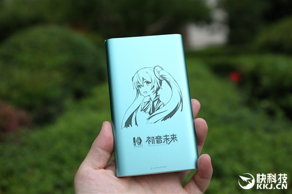 小米6X初音未来限量版开箱图赏：全球唯一编号