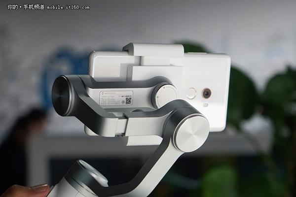 米家手持手机云台上手：599元贴心摄影助手