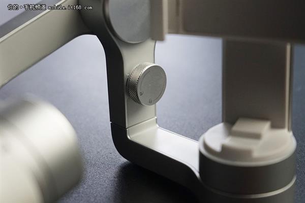 米家手持手机云台上手：599元贴心摄影助手