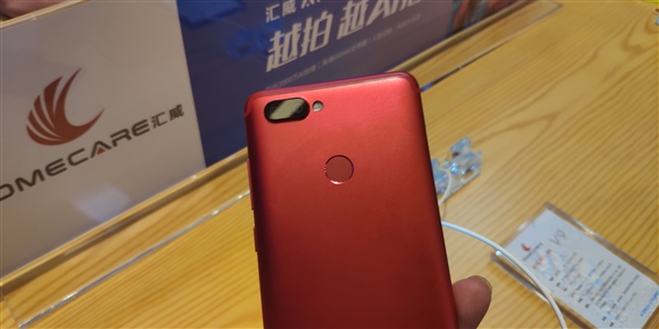汇威手机现场图赏：全面屏+1.47mm边框