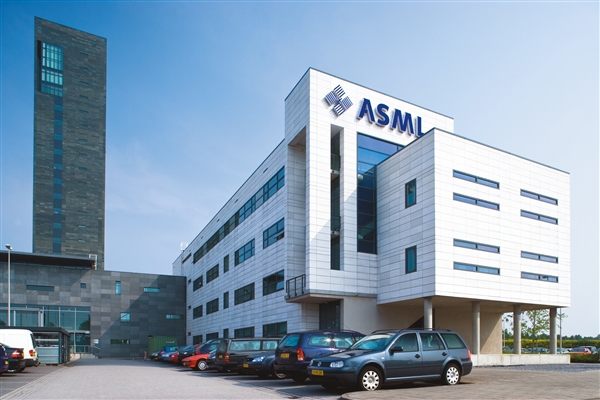 ASML Q2出货4台EUV光刻机：内地贡献两成收入