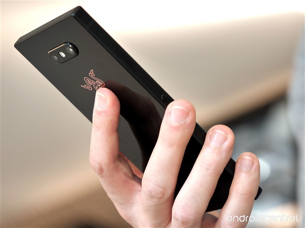 Razer Phone 2图赏：4000mAh电池加持 5500元