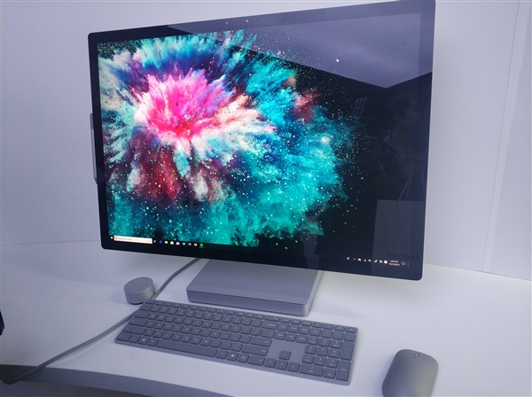 微软Surface Studio 2国行版明年上市：降噪耳机意外亮相