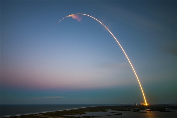 SpaceX：未来将向太空发射7000颗互联网卫星