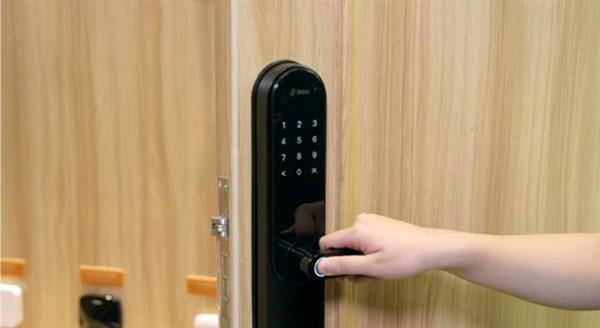 360智能门锁M1青春版上手：699元价格屠夫 推动智能门锁普及