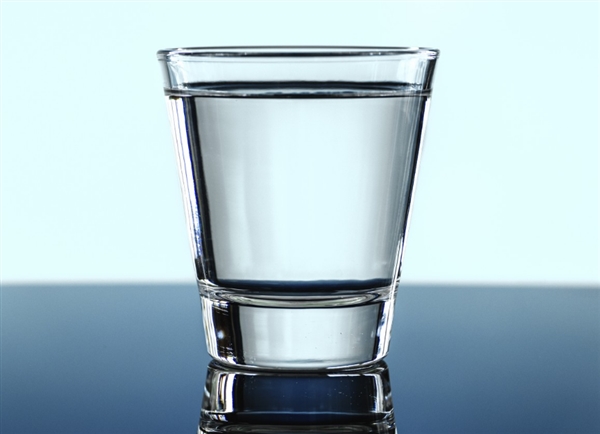 我们一天应该喝多少水？8乘8法则并无太多科学依据