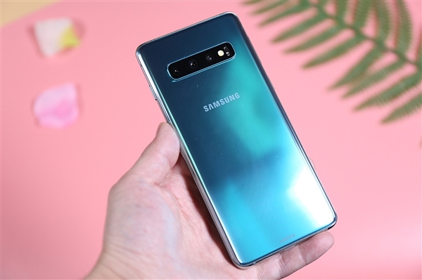 三星Galaxy Note 10戴壳渲染图曝光：将取消3.5mm耳机孔