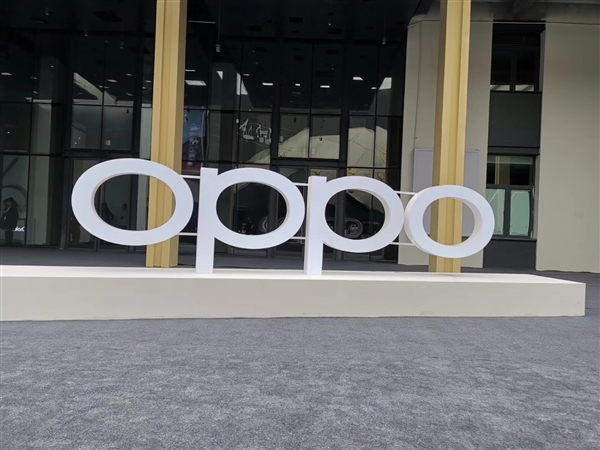 疑似OPPO Reno 2真机图曝光：后置四摄 支持20倍变焦