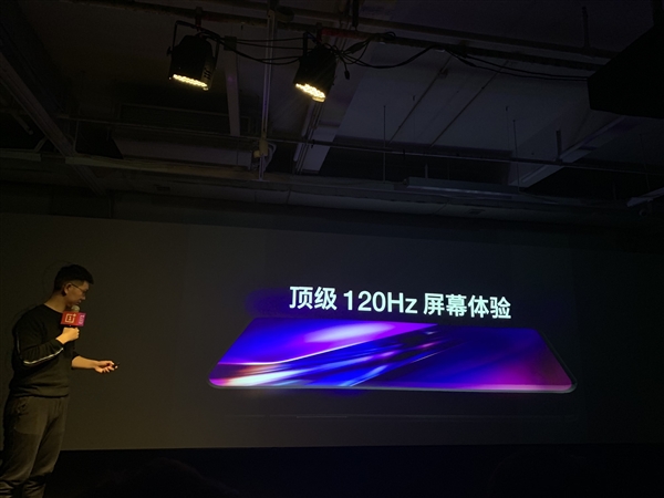 一加8系列首发 120Hz/2K+ OLED屏横空出世