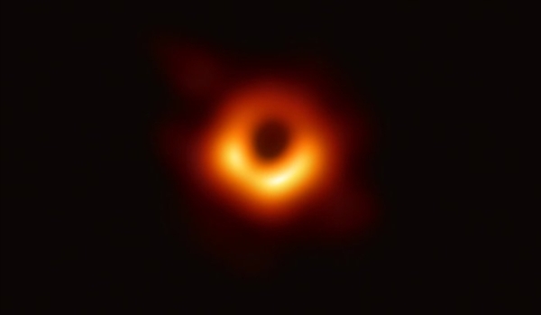神奇的黑洞光环：捕获宇宙的历史